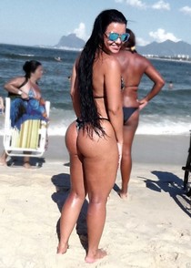 Housewife Stella dons