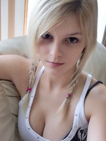 Blonde Brooke enjoys hard
